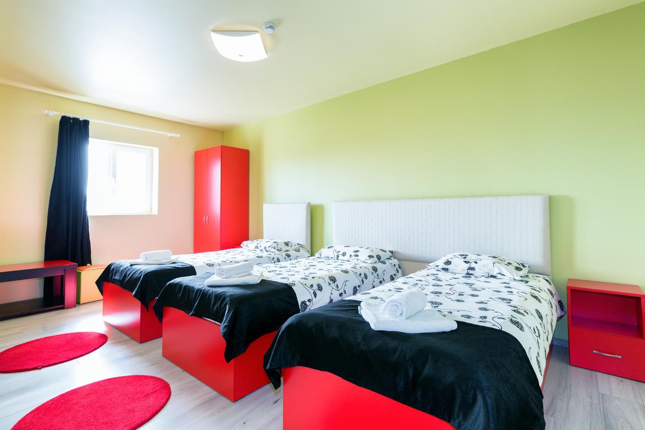 Vila Nicole Hotell Haţeg Exteriör bild